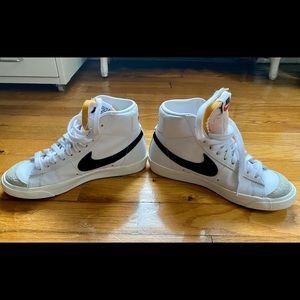 Womens Nike Blazer Mid ‘77 Vintage White/Black - Size 5